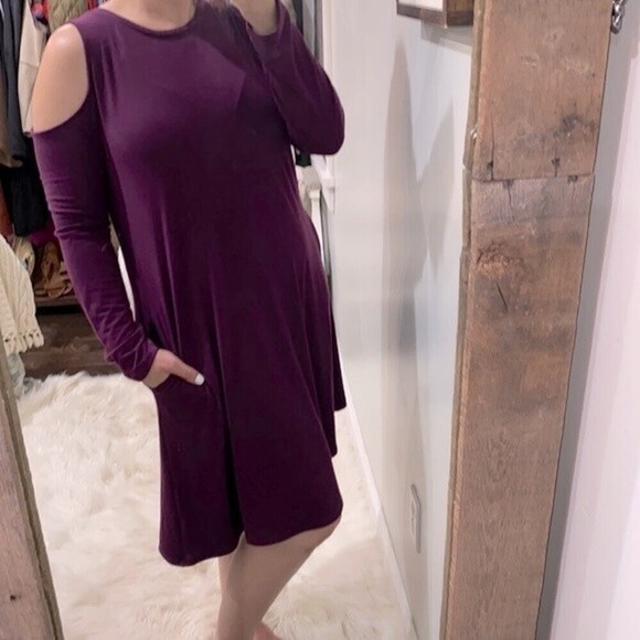 Zenana Premium cold shoulder plum color Jersey knit dress size large - Picture 2 of 6